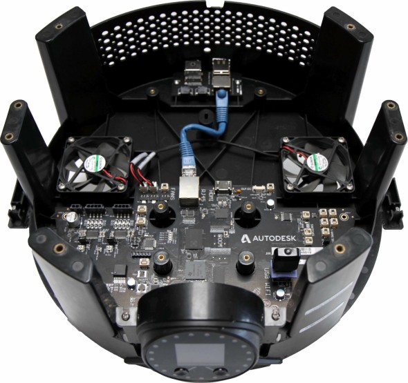 Pečlivě zdokumentována je také základová deska 3D tiskárny Ember vč. komunikačních rozhraní (zdroj: Autodesk)
