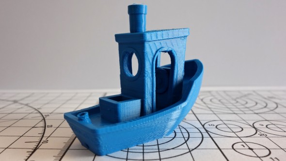Testovací model lodičky zvládla tiskárna DeeGreen bez větších zaváhání (model: #3DBenchy od CreativeTools)