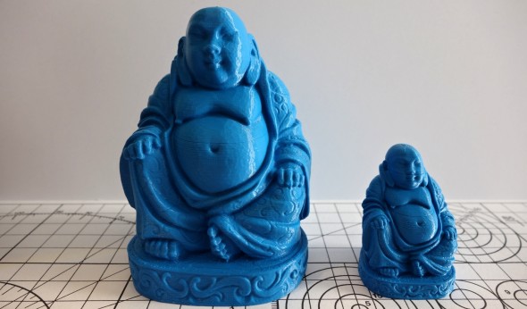 Na soškách Buddhy je vidět, jak si DeeGreen poradí s jednolitostí kladení vrstev (model: Buddha Statue od Wilson; plná velikost a zmenšenina)