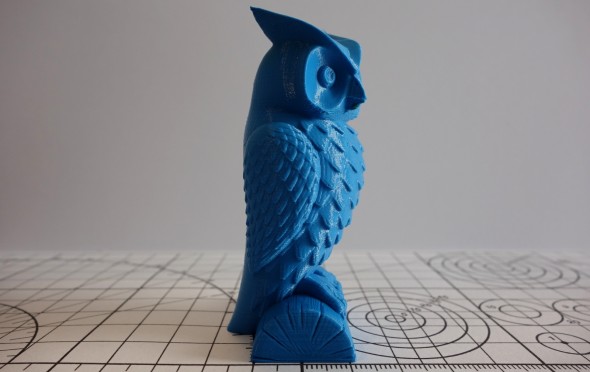 Ostré podání detailů je viditelné na malé figurce sovy (model: Owl statue od Cushwa)