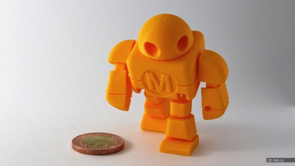 … nebo populární pohyblivé figurky robota tisknuté v jediném kroku (3D model: <a href="http://www.thingiverse.com/thing:331035" target="_blank">Maker Faire Robot Action Figure</a>)