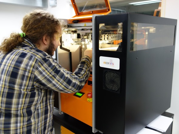 K 3D tiskárnám mají přístup studenti Univerzity Palackého. Zařízení Mcor Iris, které pro stavbu barevných modelů využívá papírového základu, se studentům osvědčilo třeba u modelů reliéfu zemského povrchu v malém měřítku